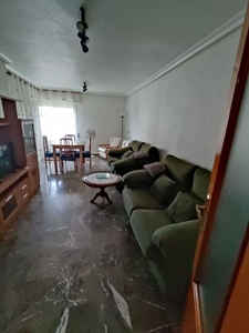 Piso en alquiler en San Andrés - San Antón de 4 habitaciones con terraza y muebles