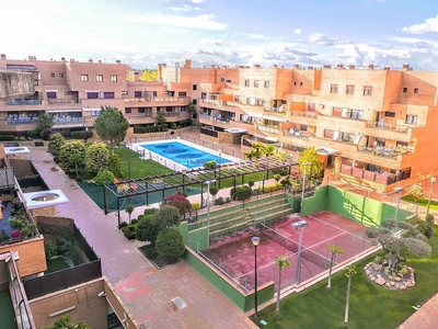 Piso en alquiler en Yebes - Valdeluz de 2 habitaciones con terraza y piscina