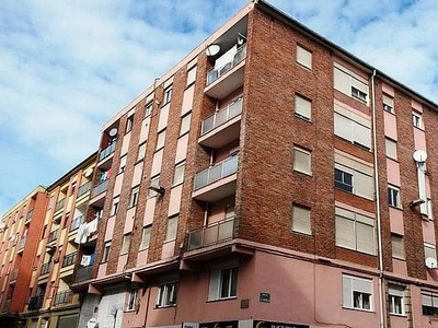 Piso en venta en Inmobiliaria - Barreda de 3 habitaciones con balcón