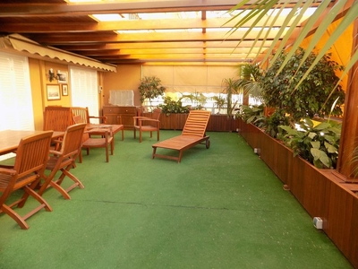 Piso en venta en La Malagueta - La Caleta de 4 habitaciones con terraza y piscina