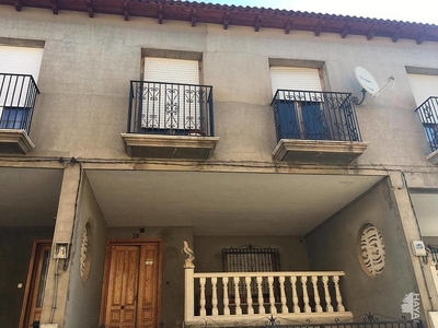 Piso en venta en Puebla de Almoradiel (La) de 4 habitaciones con garaje