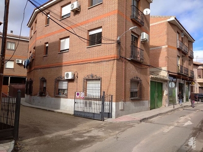 Piso en venta en Puebla de Montalbán (La) de 3 habitaciones con calefacción