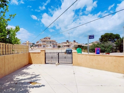 Piso en venta en Villamartin, Orihuela, Alicante