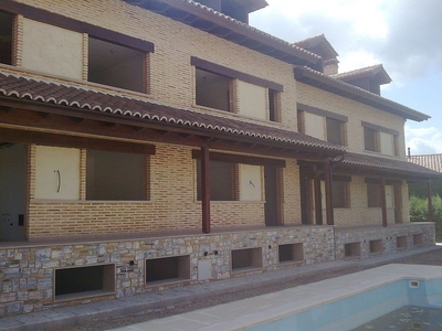 Venta de dúplex en Calamocha de 4 habitaciones con terraza y piscina