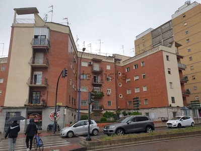 Venta de piso en avenida Juan Pereda Pila de 4 habitaciones con garaje y muebles