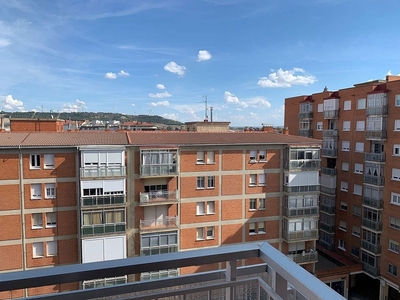 Venta de piso en Campo de la Juventud de 3 habitaciones con terraza y balcón