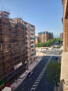 Venta de piso en Centro - Logroño de 3 habitaciones con terraza y balcón