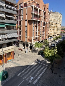 Venta de piso en Centro - Logroño de 4 habitaciones con terraza y garaje