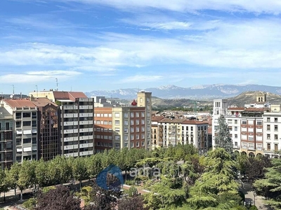 Venta de piso en Centro - Logroño de 5 habitaciones con balcón y calefacción