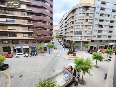 Venta de piso en Centro - Ourense de 4 habitaciones con garaje y calefacción