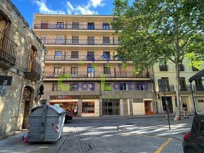 Venta de piso en Centro - Salamanca de 3 habitaciones con balcón y calefacción