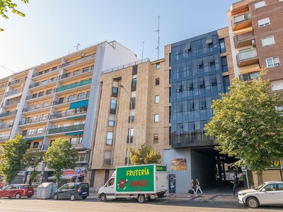 Venta de piso en Garrido Sur - Estación Sur de 3 habitaciones con piscina y garaje