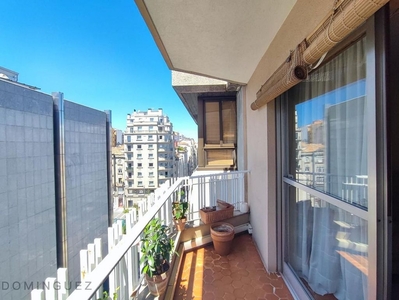 Venta de piso en Praza España - Casablanca de 4 habitaciones con balcón y calefacción