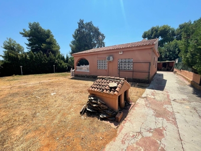 Alquiler de casa con piscina en Chiva