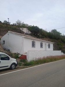 Casa con terreno en Viñuela