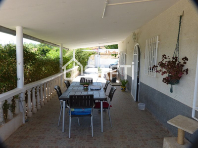 Atractiva villa de 3 dormitorios y 3 ba?os con piscina, Fortuna Murcia.