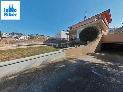 Casa con piscina - urbanización california - (barcelona) en Canyelles