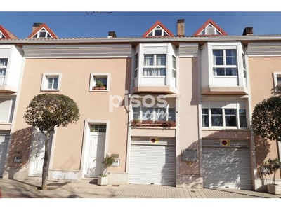 Casa pareada en venta en Calle de la Bahía, 13 en Las Villas-Covaresa-Parque Alameda-La Rubia por 270.000 €