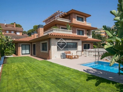 Casa / villa de 680m² en venta en Montemar, Barcelona