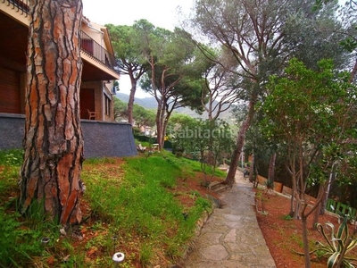 Chalet excelente casa cercana al pueblo y con vistas mar y montaña en Premià de Dalt