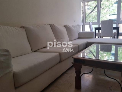 Piso en alquiler en Calle de Luis Mitjans en Adelfas por 950 €/mes