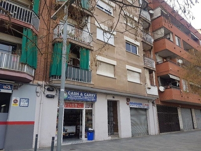 Venta de piso en El Besós i el Maresme de 3 habitaciones con terraza y calefacción