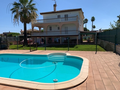 Venta de casa con piscina y terraza en El Far-El Dossel (Cullera), Dossel