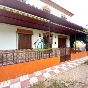 Venta de casa con terraza en El Rocio (Almonte)