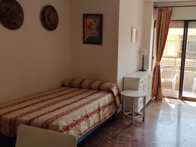 Alquiler de habitaciones en piso de 4 dormitorios en Almería
