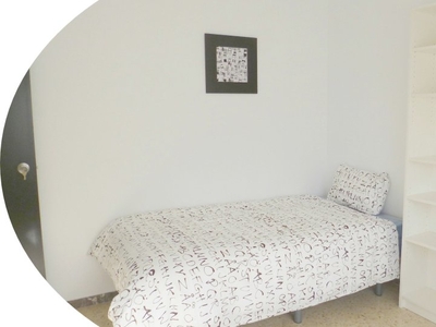 Alquiler de habitaciones en piso de 6 dormitorios en Arrabal, Zaragoza