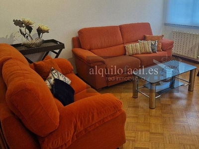 Alquiler de piso en Centro - Logroño de 3 habitaciones con muebles y balcón