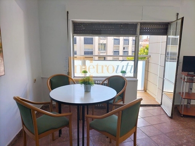 Alquiler de piso en Garrido Sur - Estación Sur de 4 habitaciones con muebles y balcón