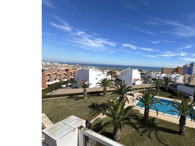 Apartamento con piscina cerca de la playa!