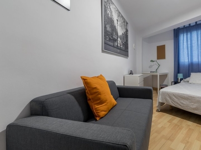 Habitación en apartamento de 5 dormitorios en Quatre Carreres, Valencia