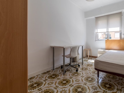 Habitación luminosa en apartamento de 5 dormitorios en Benimaclet, Valencia