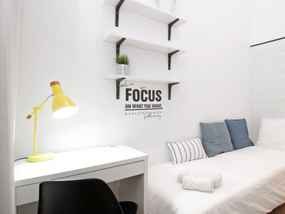 Habitaciones para alquilar en apartamento de 8 habitaciones en Gracia, Barcelona