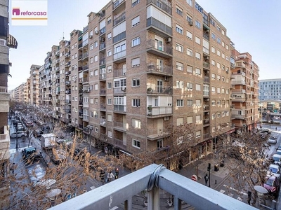 Piso en venta en calle Pedro Antonio de Alarcón de 5 habitaciones con terraza y garaje