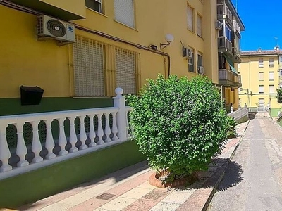 Piso en venta en Linares de 3 habitaciones con jardín y aire acondicionado