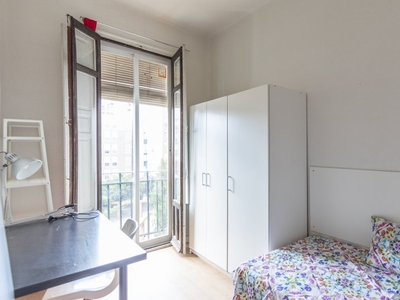 Se alquila habitación en acogedor apartamento de 9 dormitorios en Moncloa