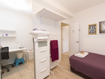 Se alquila habitación en apartamento de 4 dormitorios en Getafe, Madrid