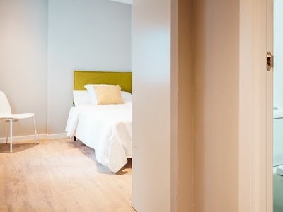 Se alquila habitación en piso de 5 dormitorios en Getafe, Madrid