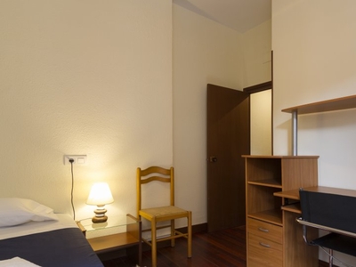 Se alquilan habitaciones en apartamento de 4 dormitorios, Deusto, Bilbao