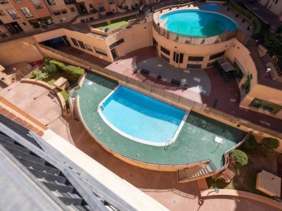 Venta de piso en Cerrillo de Maracena - Periodistas de 3 habitaciones con terraza y piscina