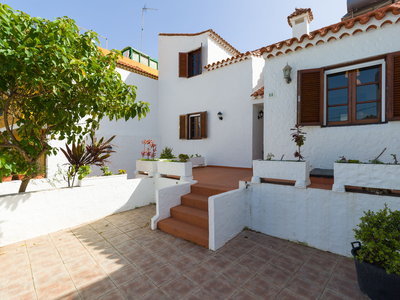 Espacioso adosado con vistas, en Santa Brígida. Venta Monte Lentiscal Las Meleguinas