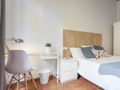 Fantástica habitación doble con balcón privado en Valencia