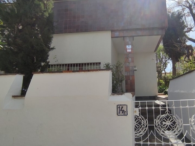 Se alquila casa de 2 habitaciones en el centro de Granada