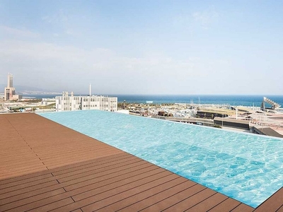 Alquiler de piso en El Besós i el Maresme de 2 habitaciones con terraza y piscina