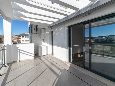 Alquiler de piso en Puerto de la Torre - Atabal de 2 habitaciones con terraza y piscina