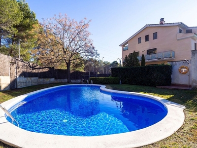 Ático en venta en Ca n'Oriol de 4 habitaciones con terraza y piscina