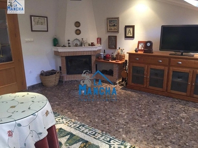 Ático en venta en Chinchilla de Monte-Aragón de 2 habitaciones con terraza y garaje